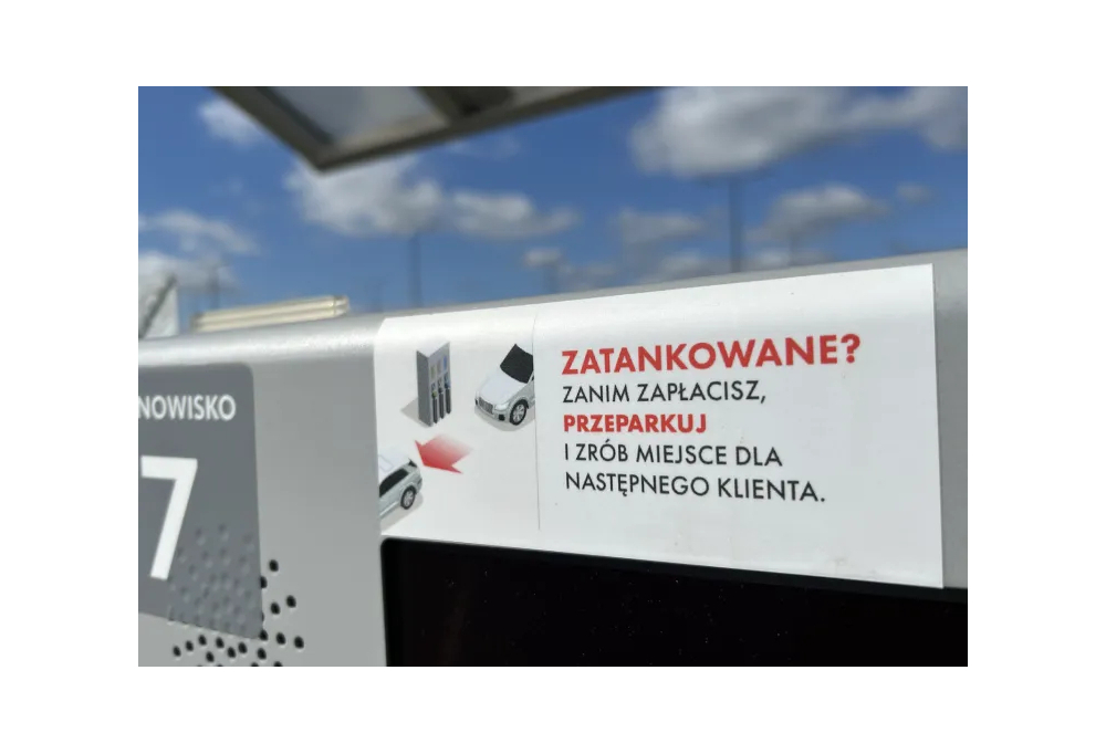 Nowe naklejki na stacjach Orlen