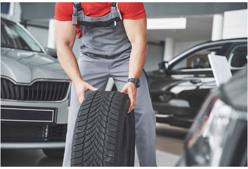 Opony letnie i zimowe, a może wielosezonowe?