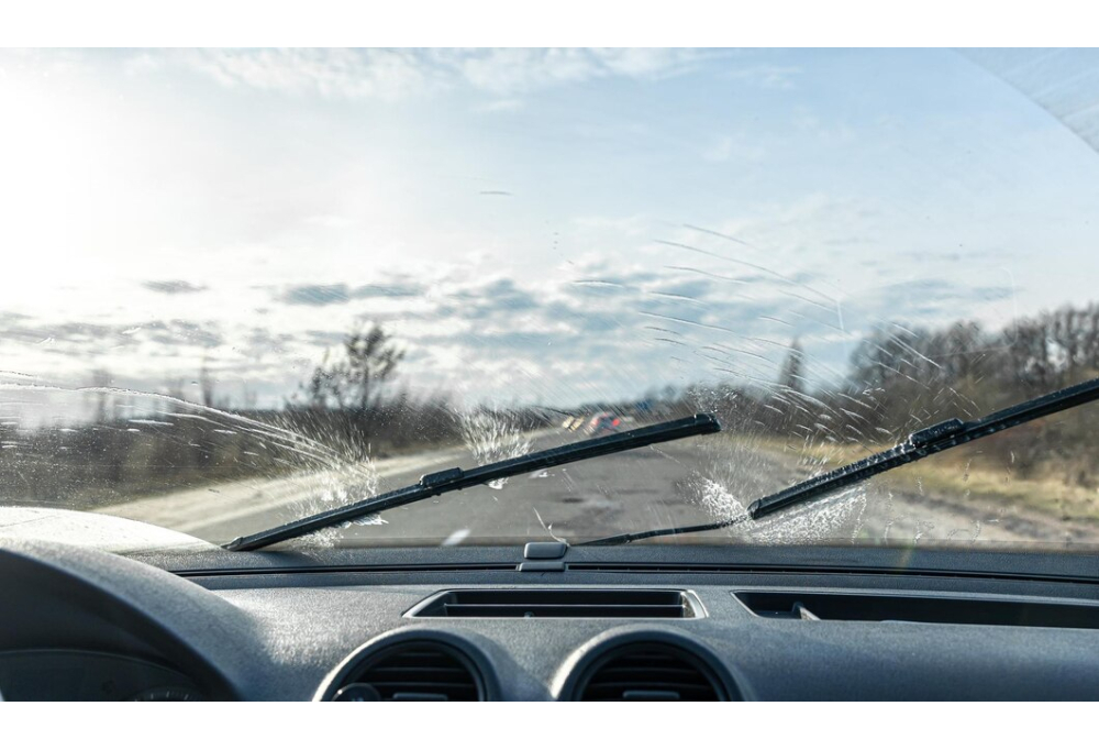 Wymiana wycieraczek, nowe wycieraczki. 